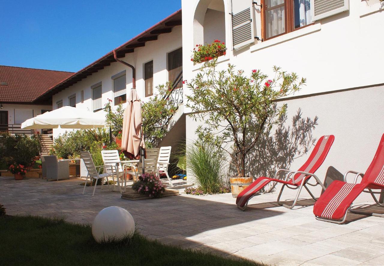Winzerhof Michael Gartner Bed & Breakfast Illmitz Bagian luar foto