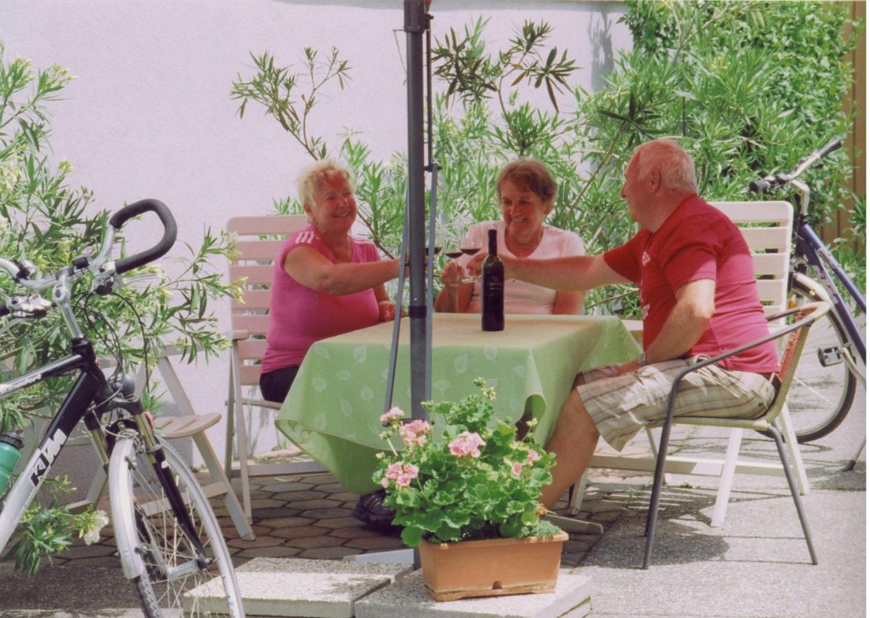 Winzerhof Michael Gartner Bed & Breakfast Illmitz Bagian luar foto